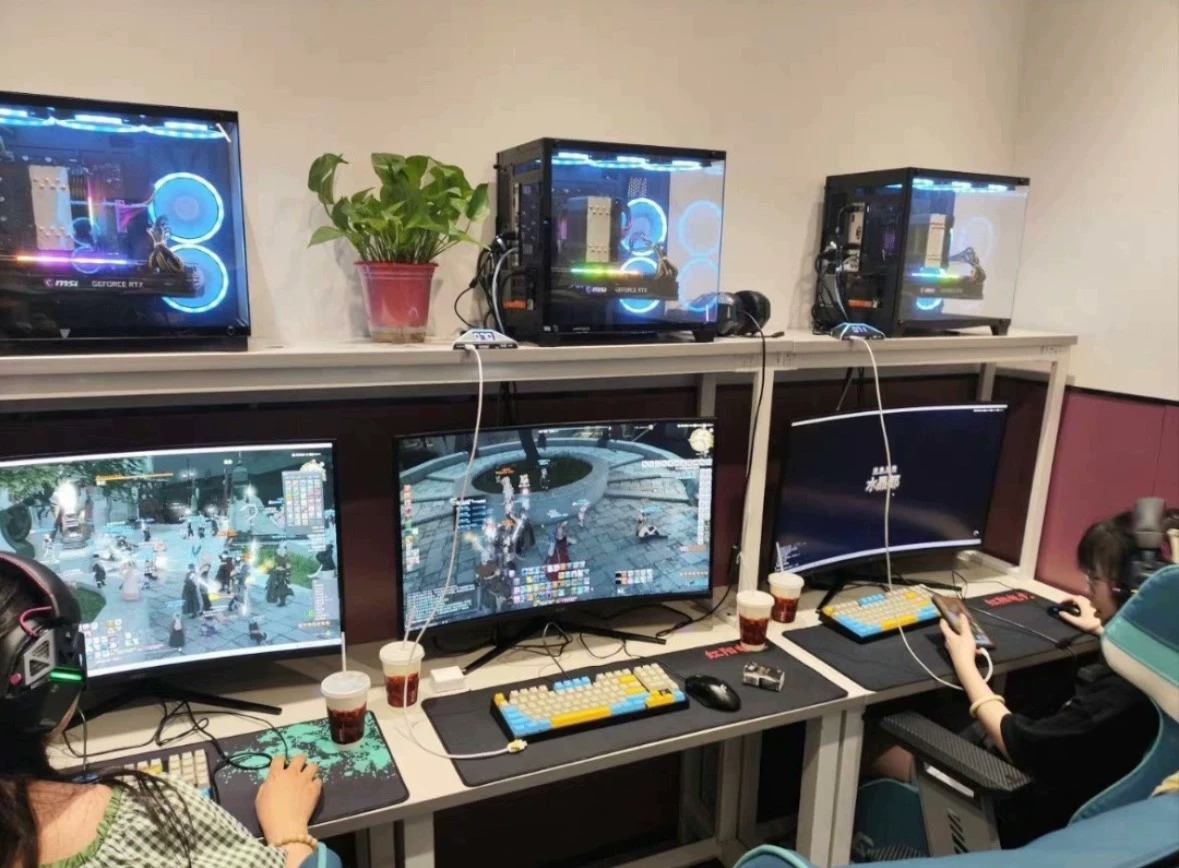 生意不好，几十台游戏台式机，i5高配主机黑神话悟空电脑二手全套设计办公电商显示器32寸曲面出售 亏本处理高配电脑，看上了请私聊。 电脑流畅运行办公PS、word